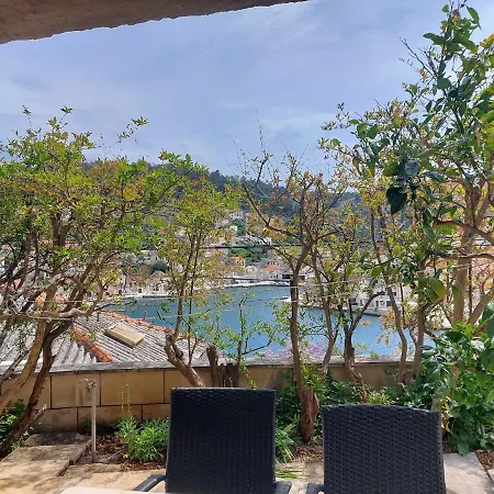 Lägenhet Near The Sea Pucisca